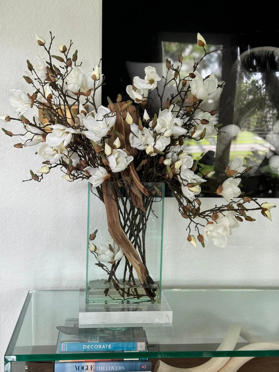 White Magnolias in 16″ Tall Casa Moderna